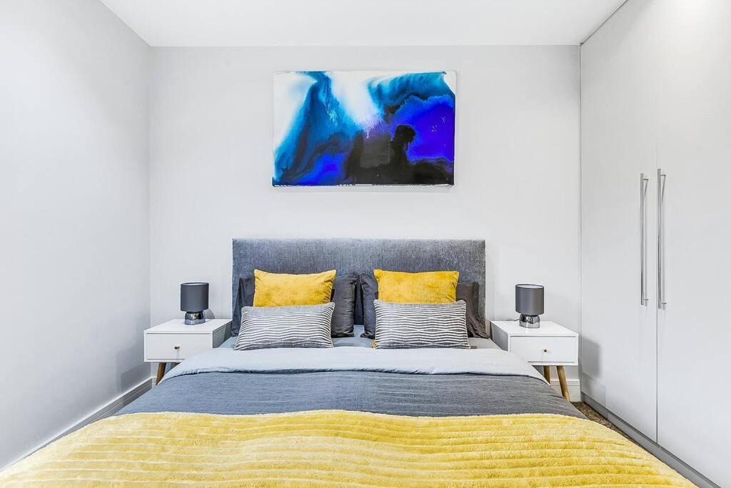 Lux St Johns Wood - Sleeps 7 Londra
