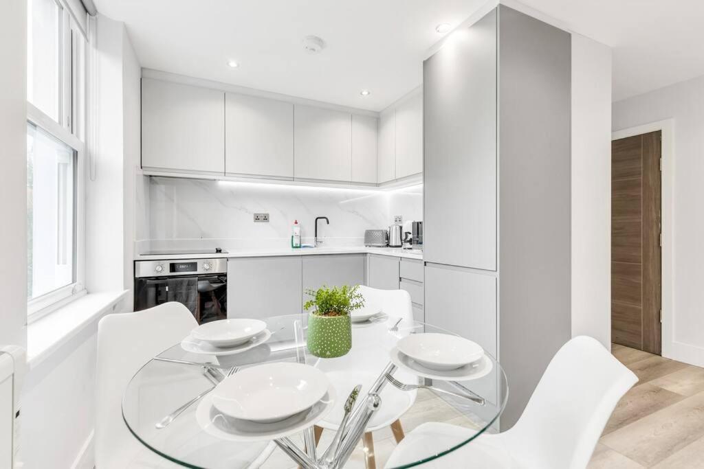 Lux St Johns Wood - Sleeps 7 Londra